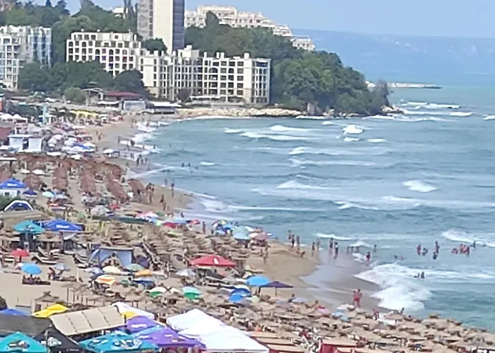 ваканционни къщи'на брега' On The Coast ゲストハウス ヴァルナ